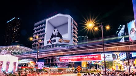 Giant Screen in the Golden Triangle of KL